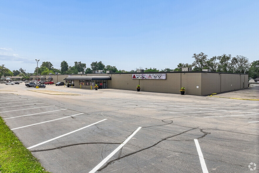 More Photos Of 3200 Roosevelt Blvd, Middletown Unknown For Lease