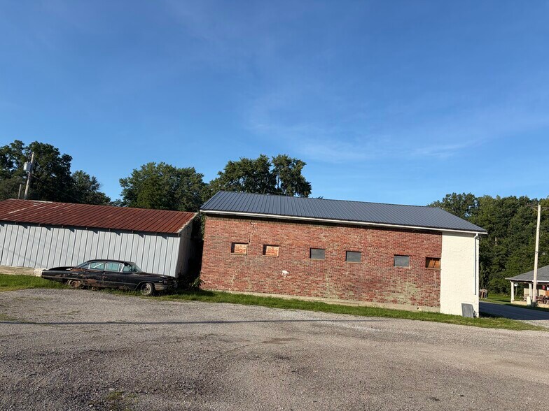 More Photos Of 1878 N Francis St, Monticello General Retail For Sale