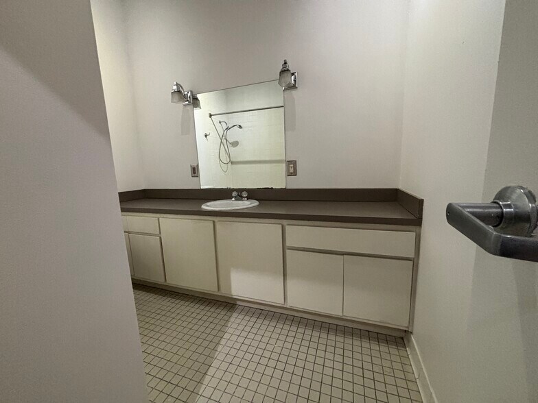 More Photos Of 887 W Marietta St NW, Atlanta Loft Creative Space For Lease