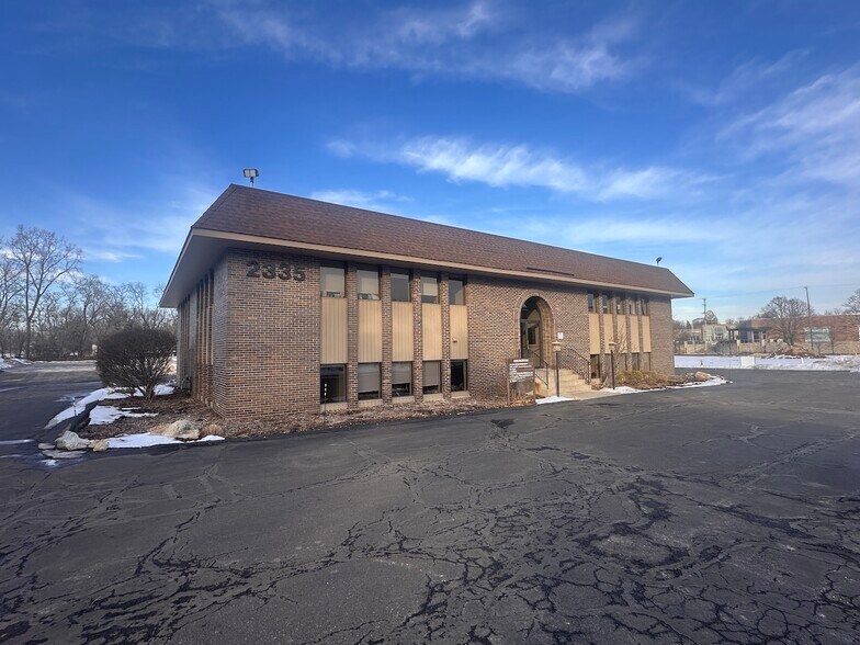 More Photos Of 2335 Burton St Se, Grand Rapids Medical For Lease