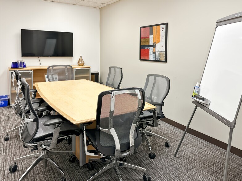 More Photos Of 1155 N Service Rd W, Oakville Coworking Space
