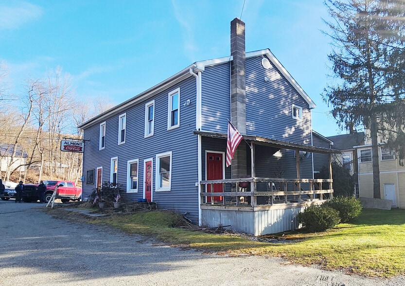 More Photos Of 6 Walnut St, Nicholson Hotel For Sale