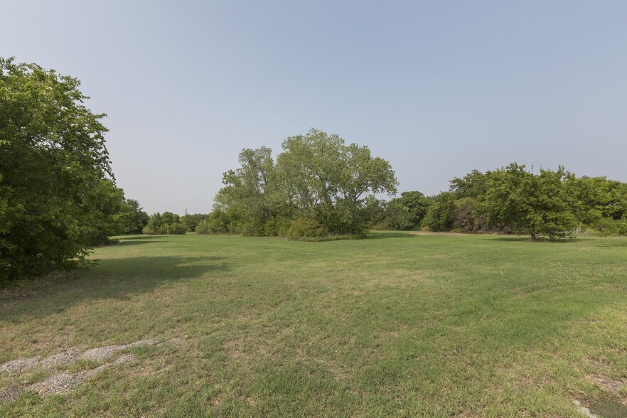 More Photos Of 420 Duncan Perry Rd, Grand Prairie Land For Sale