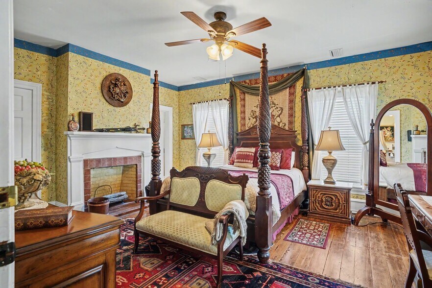 More Photos Of 209 Osborne St, Saint Marys Flex For Sale