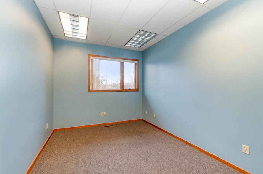 More Photos Of 5225 Hampton Pl, Saginaw Medical For Sale