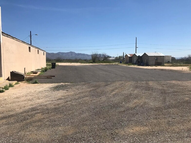 More Photos Of 26865 AZ-89, Congress Storefront Retail Office For Lease