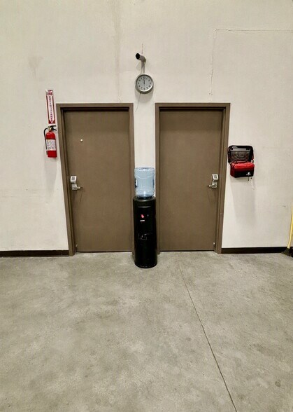 More Photos Of 333 Charles Ct, West Chicago Warehouse For Lease