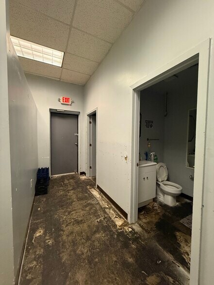 More Photos Of 1474 Anniston Dr, Lexington General Retail For Lease