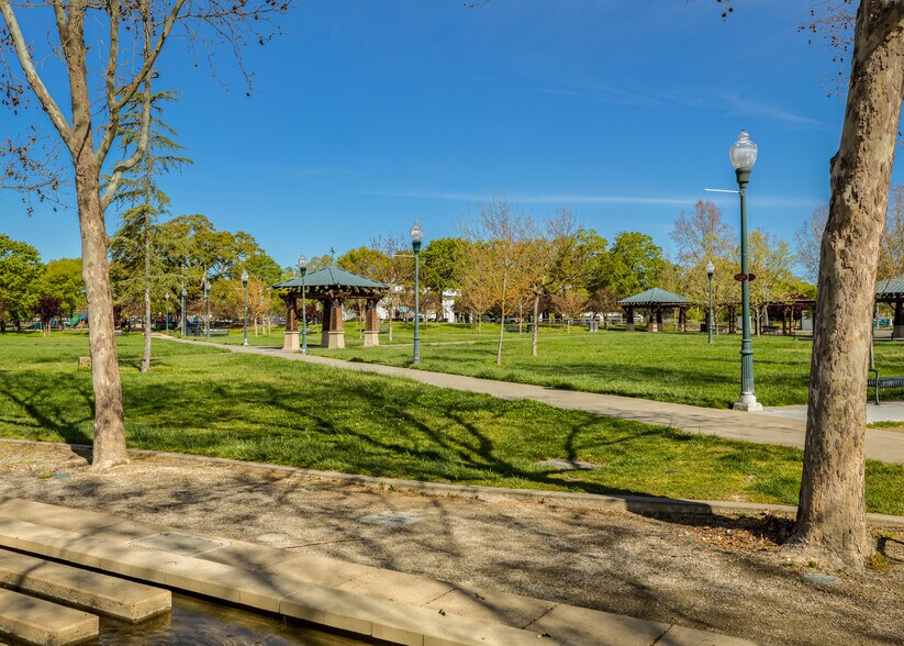 More Photos Of 220 Windsor River Rd, Windsor Apartments For Sale