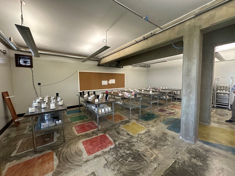 More Photos Of 31 Kringle Dr, Bernardston Warehouse For Sale