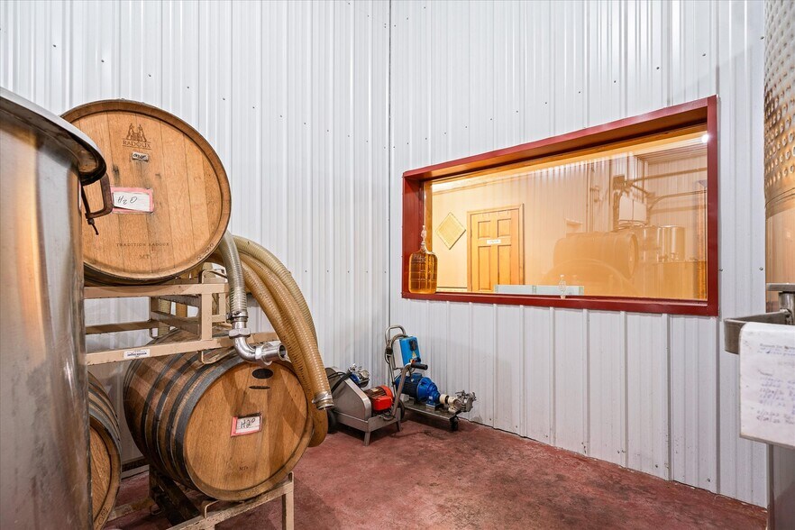 More Photos Of 78 Chestnut Hill Rd, Crossville Freestanding For Sale