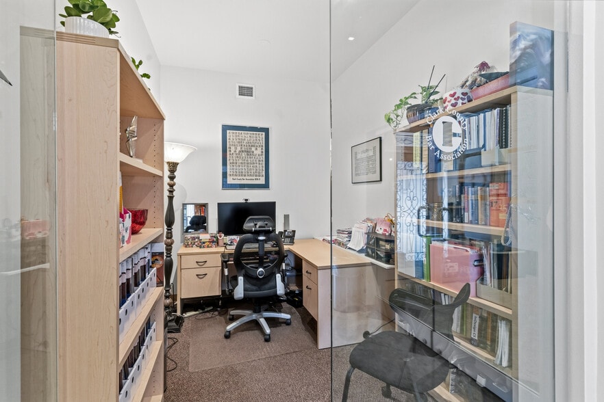 More Photos Of 717 S 8th St, Las Vegas Office For Sale