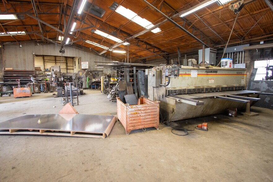 More Photos Of 111 E Liberty St, Pilot Point General Retail For Sale