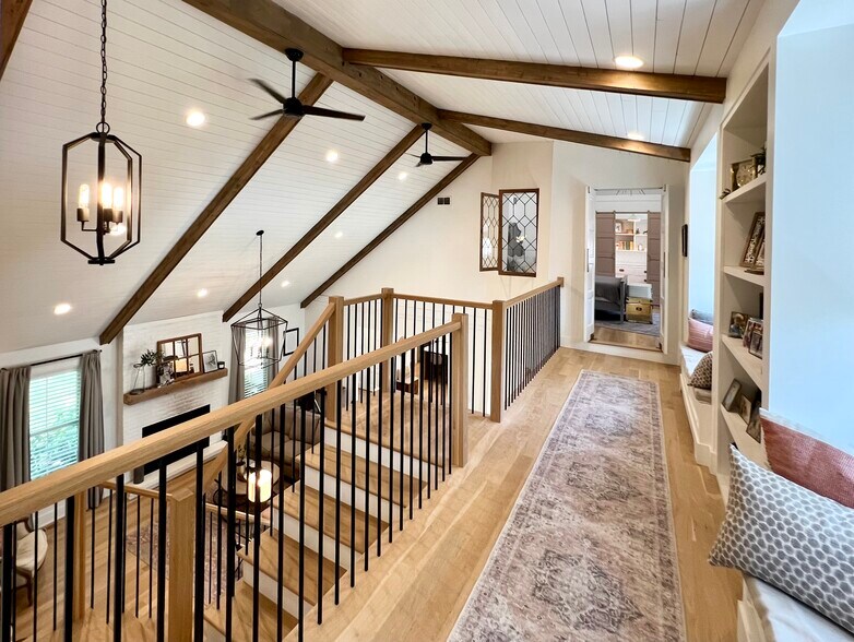 More Photos Of 204 Country Commons Rd, Trout Valley Specialty For Sale