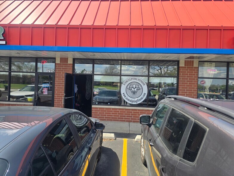 More Photos Of 17100-17114 S Park Ave, South Holland Storefront Retail Office For Lease