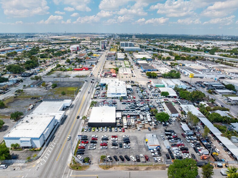 More Photos Of 3199 NW 36th St, Miami Auto Dealership For Lease