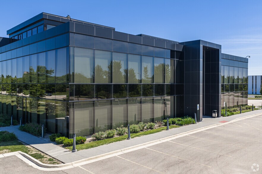 More Photos Of 1425 Madeline Ln, Elgin Warehouse For Lease