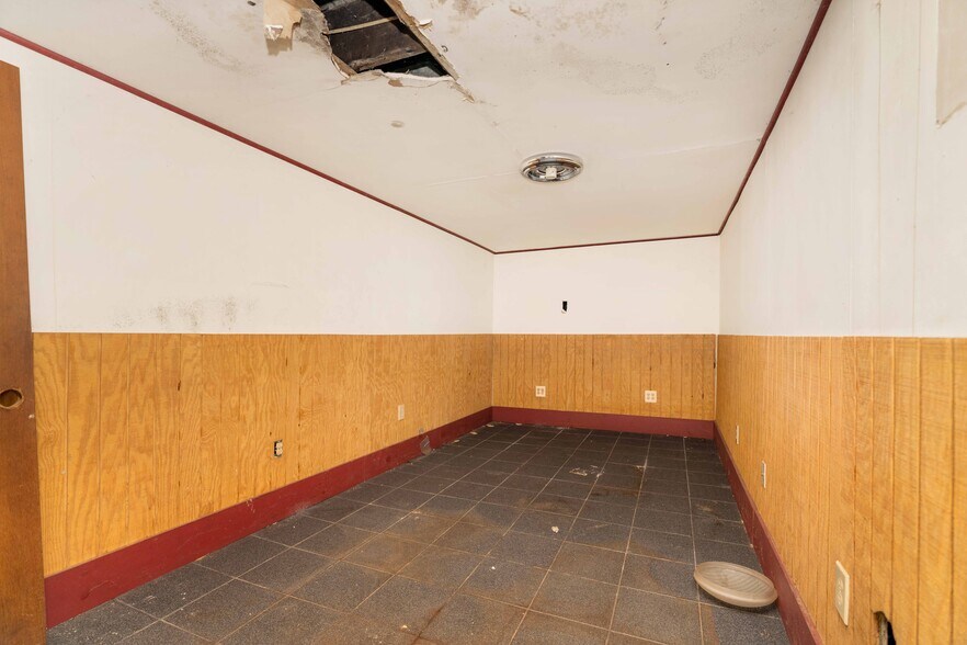 More Photos Of 142 Cross St, Somerville Restaurant For Sale