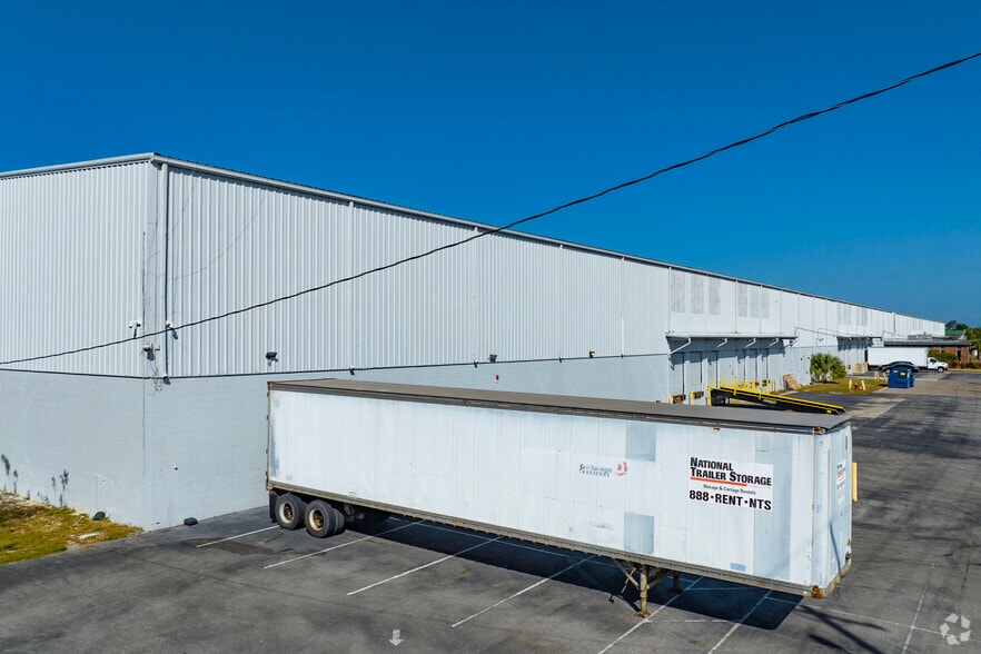 More Photos Of 5806 N 53rd St, Tampa Distribution For Lease