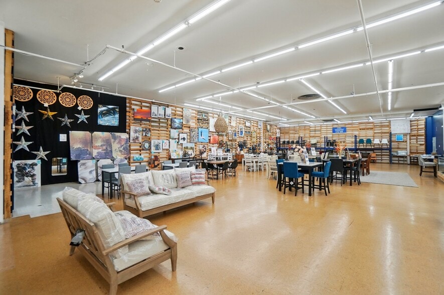 More Photos Of 50 Eswin St, Cincinnati Freestanding For Sale