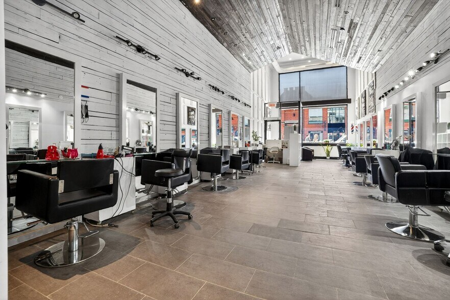 More Photos Of 1231-1233 Av Greene, Westmount Freestanding For Sale