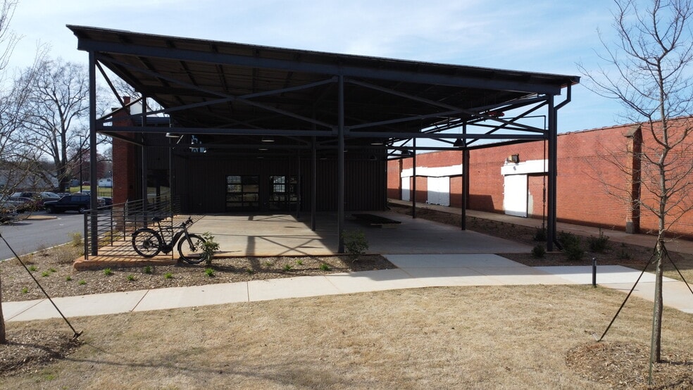 More Photos Of 1 E Main St, Greenville Unknown For Lease