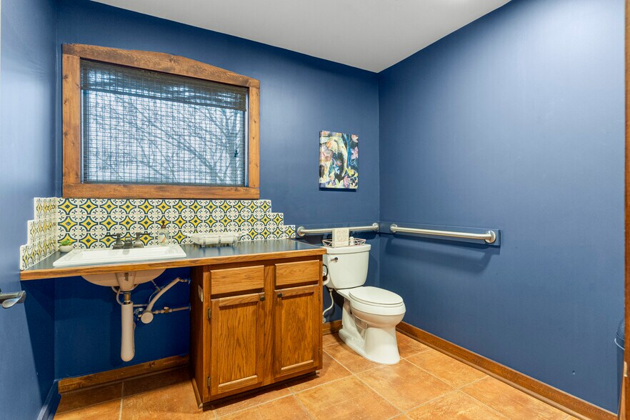 More Photos Of 3228 S Jamestown Ave, Tulsa Medical For Sale