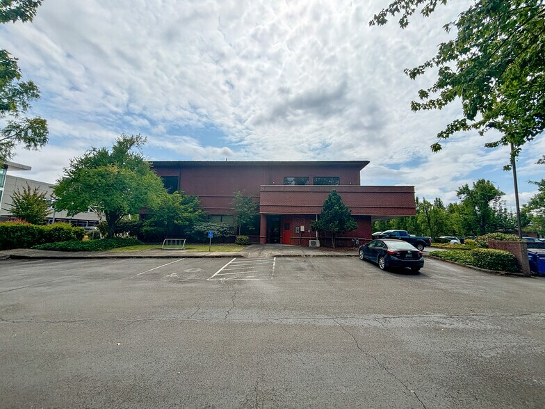 More Photos Of 2965 Ryan Dr SE, Salem Medical For Sale