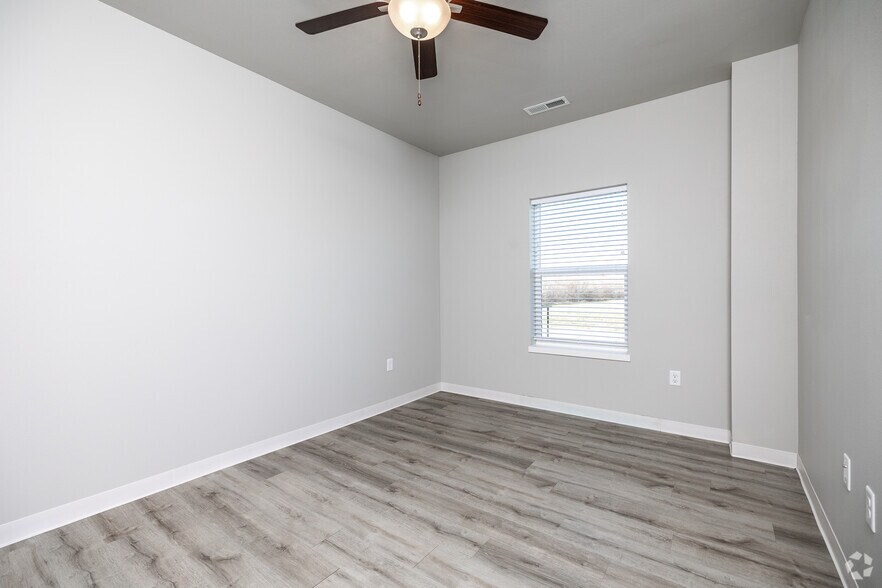 More Photos Of 3701-3761 Eastbrook Dr, Iowa City Apartments For Sale