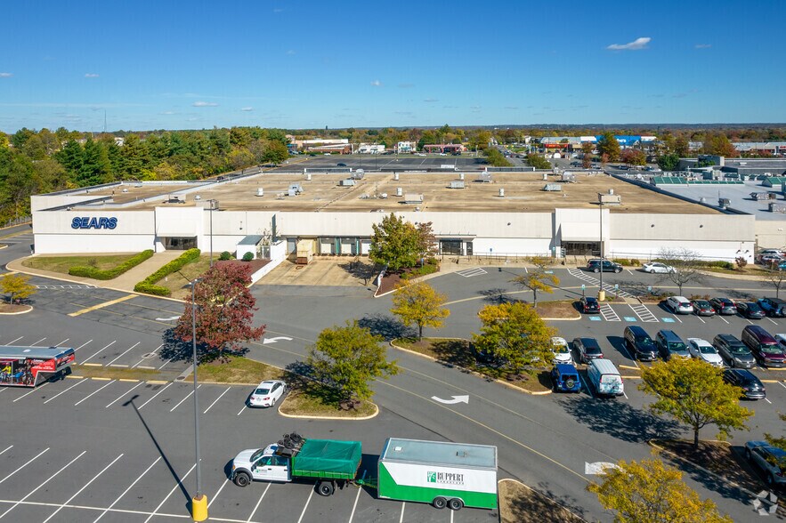 More Photos Of 8200 Sudley Rd, Manassas Department Store For Lease