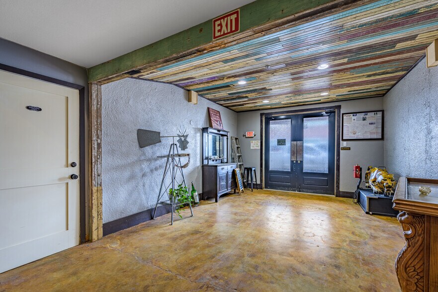 More Photos Of 523 Walnut St, Columbus Storefront Retail Office For Sale