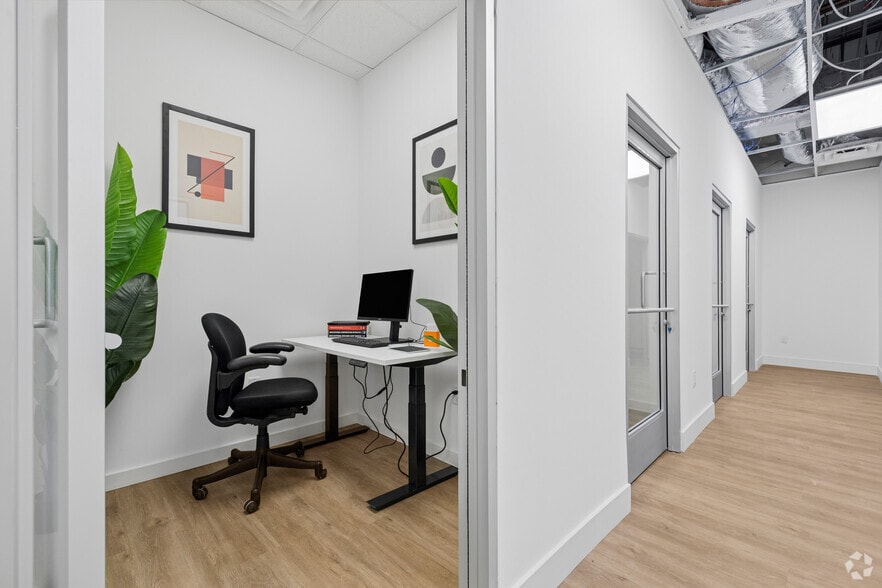 More Photos Of 16001 Bay Vista Dr, Clearwater Office For Lease
