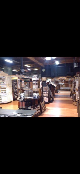 More Photos Of 4075 N Interstate Ave, Portland Showroom For Lease