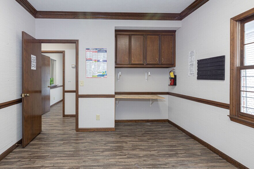 More Photos Of 3822 Rosemont Dr, Columbus Medical For Sale