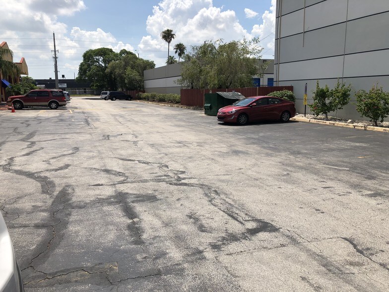More Photos Of 5501-5595 NW 74th Ave, Miami Warehouse For Lease
