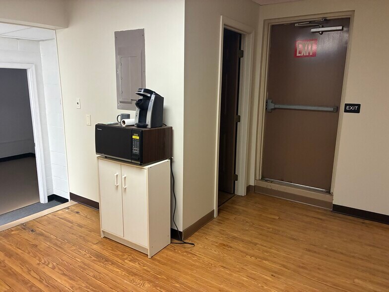 More Photos Of 1006 S Main St, Chambersburg Service Station For Lease