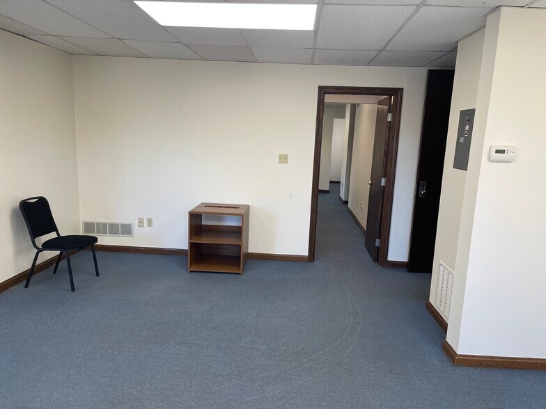More Photos Of 600 Commerce Dr, Coraopolis Office Residential For Sale