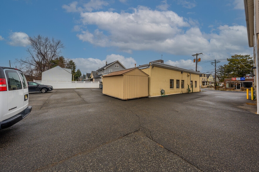 More Photos Of 277 W Clay Ave, Roselle Park Office For Sale