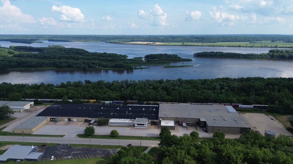 More Photos Of 2900 Hwy 22, Muscatine Manufacturing For Sale