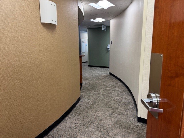 More Photos Of 477 McLaws Cir, Williamsburg Office For Lease