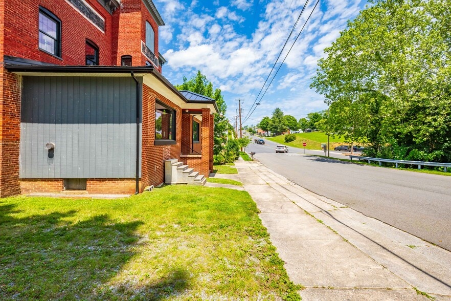 More Photos Of 1340 W Main St, Wytheville Loft Creative Space For Sale