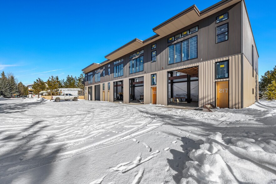 More Photos Of 215 Simmons St, Mccall Industrial For Sale