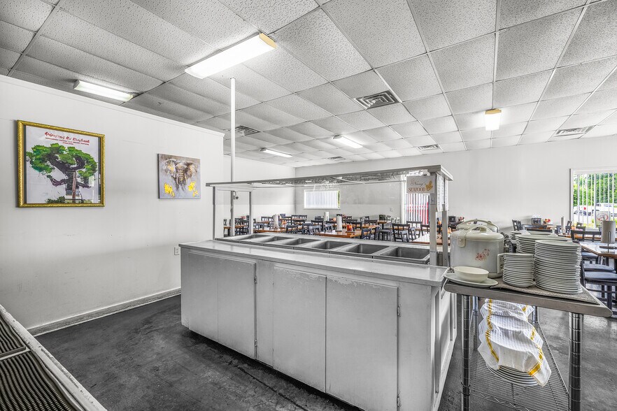 More Photos Of 697 W Cherry St, Jesup Restaurant For Sale
