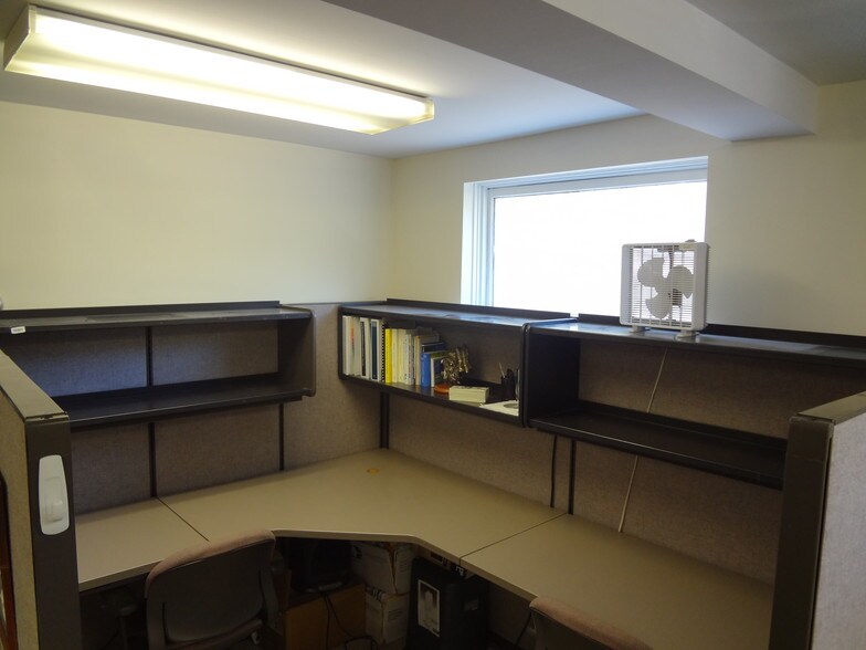 More Photos Of 1002 N Milwaukee Ave, Libertyville Freestanding For Lease