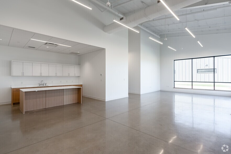 More Photos Of 2200-2300 SE Loop 820 Hwy, Fort Worth Unknown For Lease