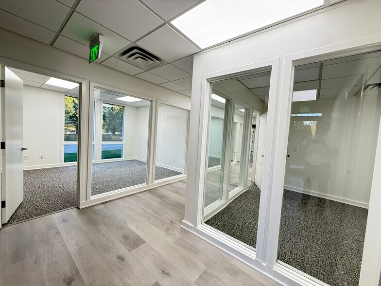 More Photos Of 20 Office Park Way, Pittsford Office For Lease