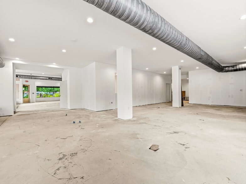 More Photos Of 5 Biltmore Plz, Asheville Storefront For Lease