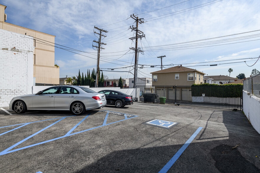 More Photos Of 2512 Wilshire Blvd, Santa Monica Storefront Retail Office For Lease