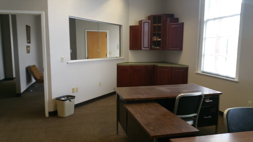 More Photos Of 1 Allen St, Springfield Manufacturing For Lease