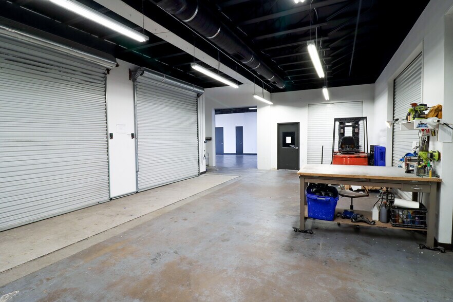 More Photos Of 183 Cole St, Dallas Showroom For Lease